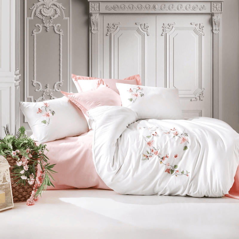 3D Nakışlı Çift Kişilik Saten Nevresim Takımı Luna Pudra 4 Adet Yastık Kılıfı Bonvagon