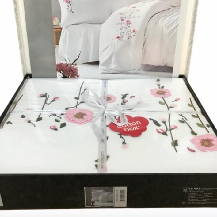 3D Nakışlı Çift Kişilik Saten Nevresim Takımı Perla Beyaz 4 Adet Yastık Kılıfı