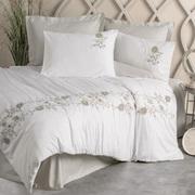 3D Nakışlı Çift Kişilik Saten Nevresim Takımı Urian Bej 4 Adet Yastık Kılıfı Bonvagon