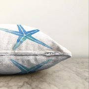 Beyaz Zemin Üzerinde Renkli Deniz Atı Desenli Dijital Baskılı Modern Raşel Kadife Yastık Kılıfı Bonvagon