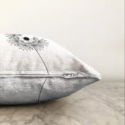 Beyaz Zeminde Onedraw Çizimli Çiçek Dijital Baskılı Modern Raşel Kadife Yastık Kırlent Kılıfı Bonvagon