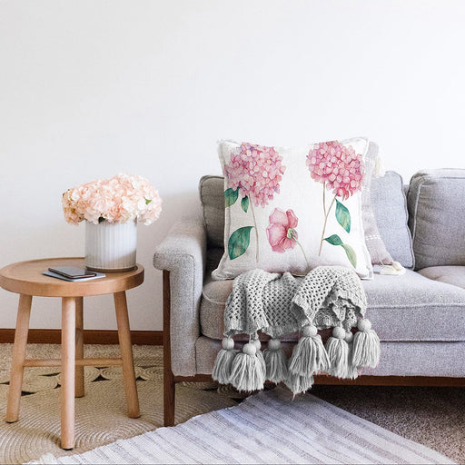 Beyaz Zeminli Rengarenk Ortanca Çiçek Motifli Dijital Baskılı Modern Raşel Kadife Kırlent Kılıfı Bonvagon