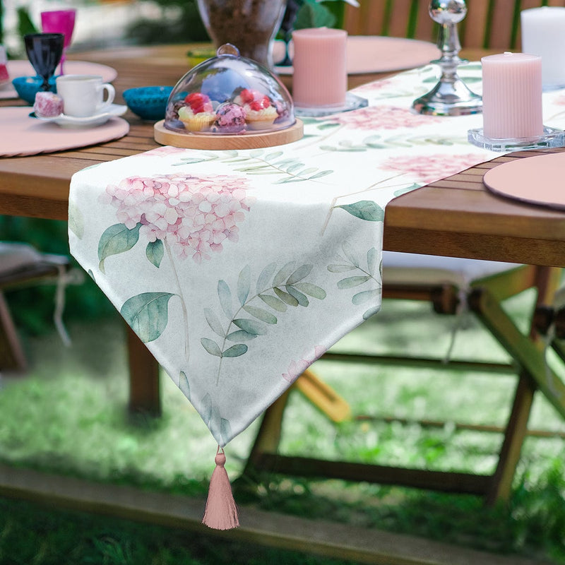 Beyaz Zeminli Yeşil Yapraklı Ortanca Çiçek Dijital Baskılı Özel Tasarım Püsküllü Şönil Üçgen Runner Bonvagon