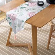 Beyaz Zeminli Yeşil Yapraklı Ortanca Çiçek Dijital Baskılı Özel Tasarım Püsküllü Şönil Üçgen Runner Bonvagon