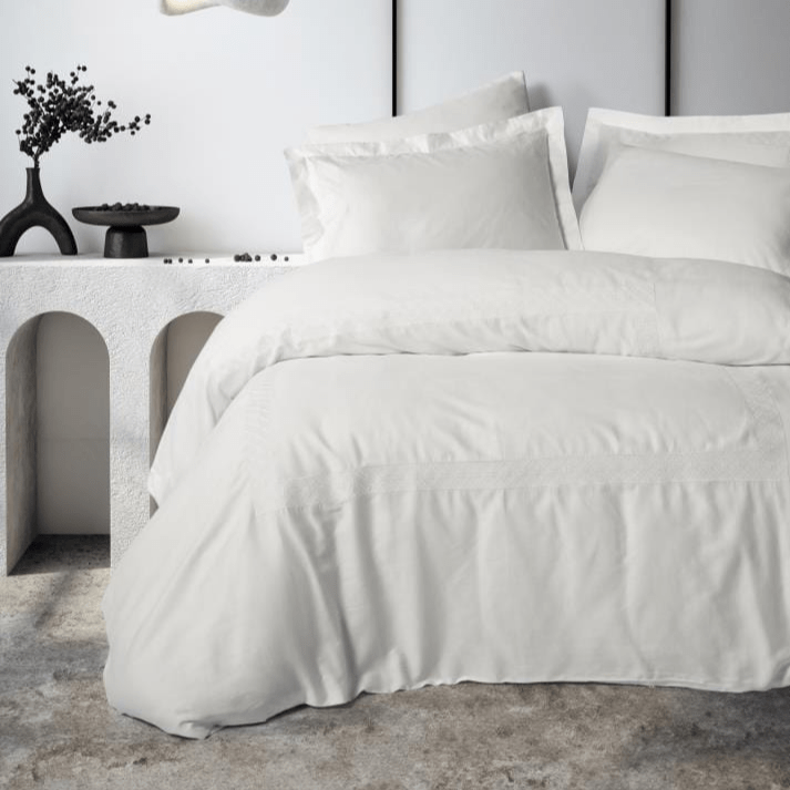 Brode Nakışlı çift Kişilik Saten Nevresim Takımı Galant Beyaz 83 Tel %100 Pamuk 4 Adet Yastık Kılıfı Bonvagon