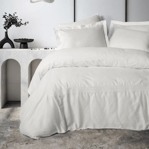 Brode Nakışlı çift Kişilik Saten Nevresim Takımı Galant Beyaz 83 Tel %100 Pamuk 4 Adet Yastık Kılıfı Bonvagon