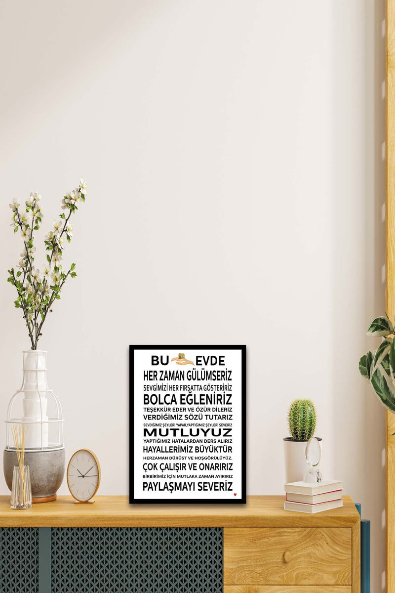 Bu Evde Her Zaman Gülümseriz Yazısı (Siyah Çerçeve Görünümlü) Uv Baskı Mdf Tablo Bonvagon