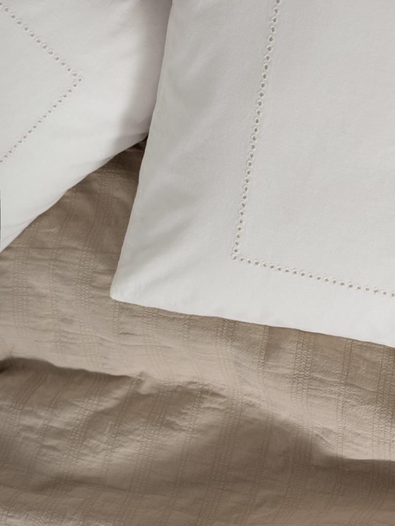 Çift Kişilik Yatak Örtülü Pike Takımı Natura Vilo Bej 4 Adet Yastık Kılıfı Bonvagon