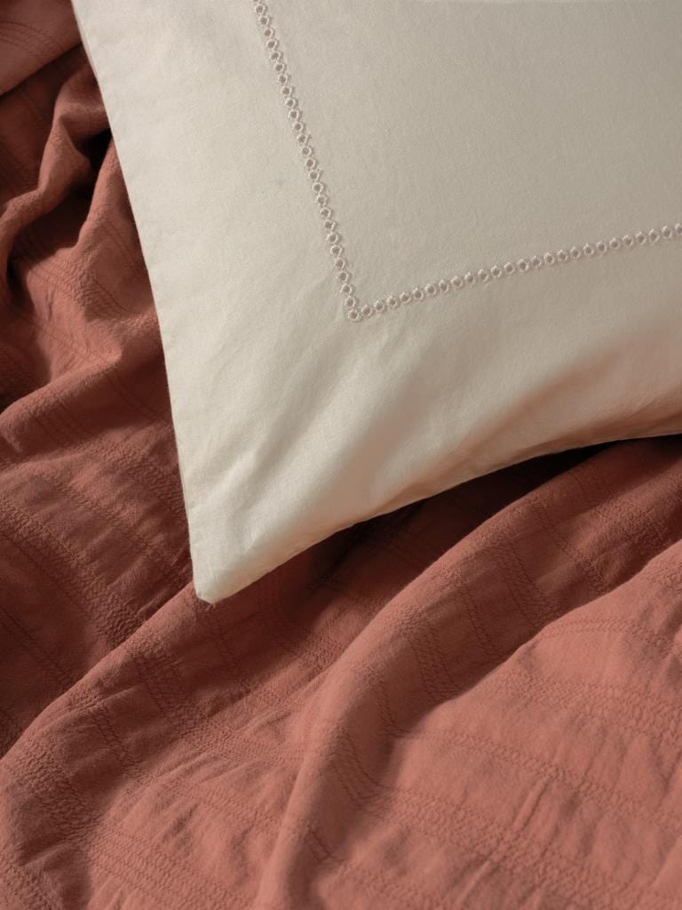 Çift Kişilik Yatak Örtülü Pike Takımı Natura Vilo Kiremit 4 Adet Yastık Kılıfı Bonvagon