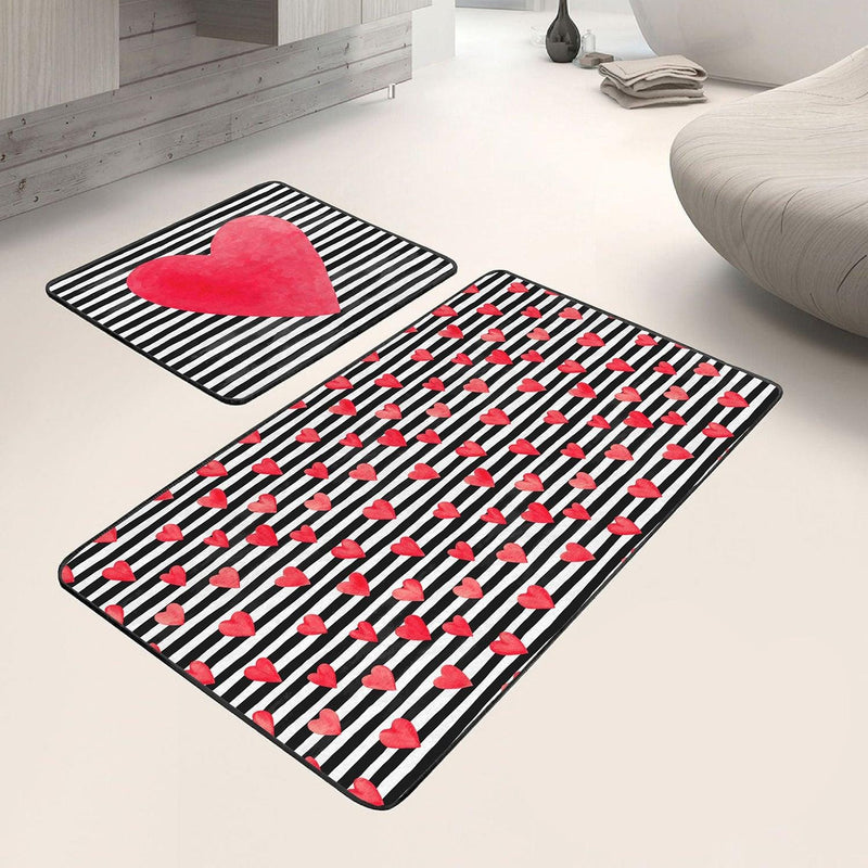 Çizgili Zemin Kırmızı Kalp Tasarımlı Dijital Baskılı 2li Banyo Halısı Takımı Kaymaz Taban Yıkanabilir Bonvagon