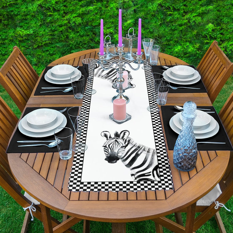 Damalı Çerçeve Motifli Zebra Desenli Dekoratif 1 Adet Runner ve 4 Adet Yeşil Renkli Amerikan Servis