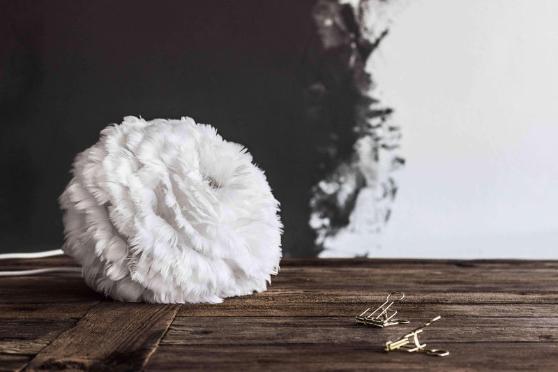 EOS Kaz Tüyü Avize Micro Beyaz 22cm Masa Lamba Başlığı Bonvagon