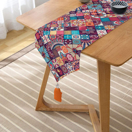 Etnik Geometrik Desenli Özel Tasarım Püsküllü Şönil Üçgen Runner Bonvagon