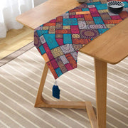 Geometrik Etnik Desenli Özel Tasarım Dekoratif Püsküllü Şönil Üçgen Runner Bonvagon