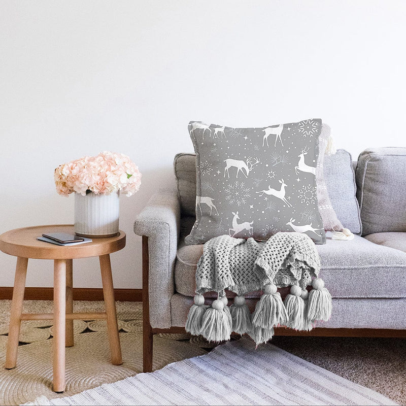Gri Zemin Üzerinde Geyik Desenli Dijital Baskılı Modern Raşel Kadife Yastık Kırlent Kılıfı Bonvagon