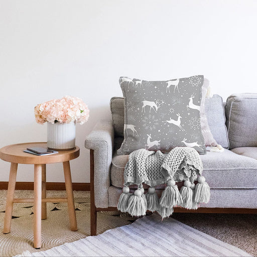 Gri Zemin Üzerinde Geyik Desenli Dijital Baskılı Modern Raşel Kadife Yastık Kırlent Kılıfı Bonvagon