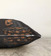 Gri Zeminde Buda Heykeli Motifli Özel Tasarım Raşel Kadife Kırlent Kılıfı Bonvagon