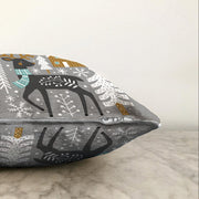 Gri Zeminde Geyik Desenli Dijital Baskılı Modern Raşel Kadife Yastık Kırlent Kılıfı Bonvagon