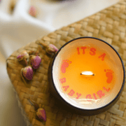 It's a Baby Girl Sürpriz Mesajlı El Yapımı Soya Mumu Bonvagon