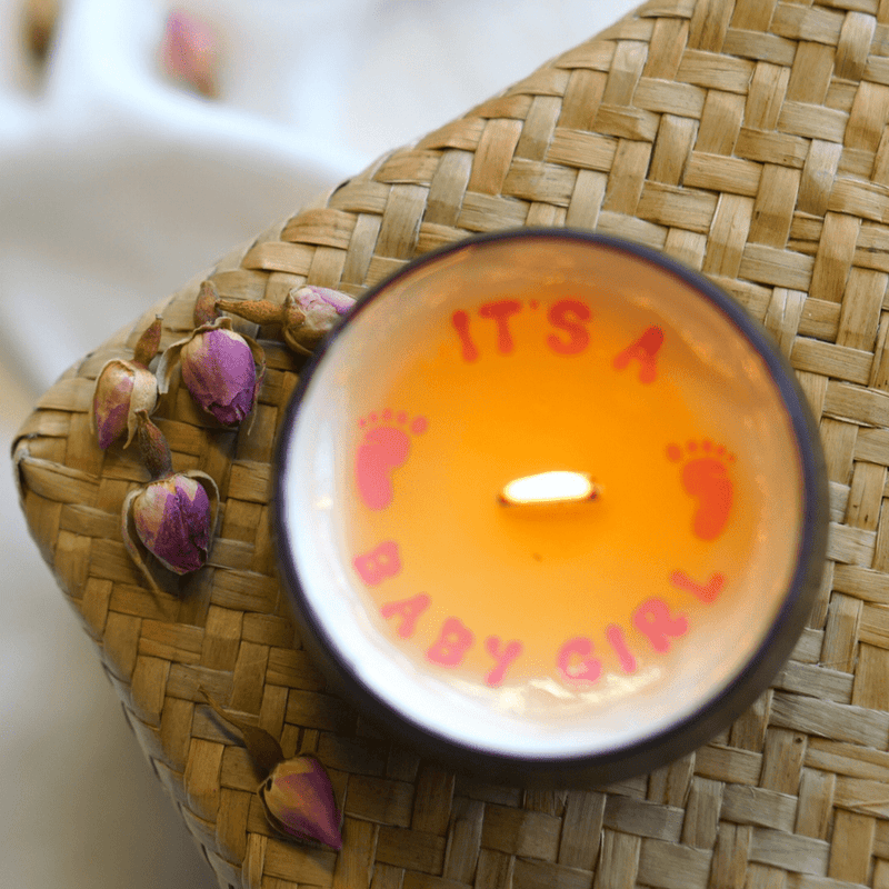 It's a Baby Girl Sürpriz Mesajlı El Yapımı Soya Mumu Bonvagon