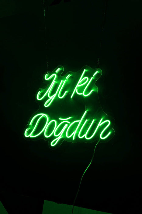 İyi ki Doğdun Yazılı Neon Led Işıklı Tablo Doğum Günü Kutlama Duvar Dekorasyon Bonvagon
