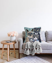 Kedi Ailesi Desenli Raşel Kadife Yastık Kırlent Kılıfı Bonvagon