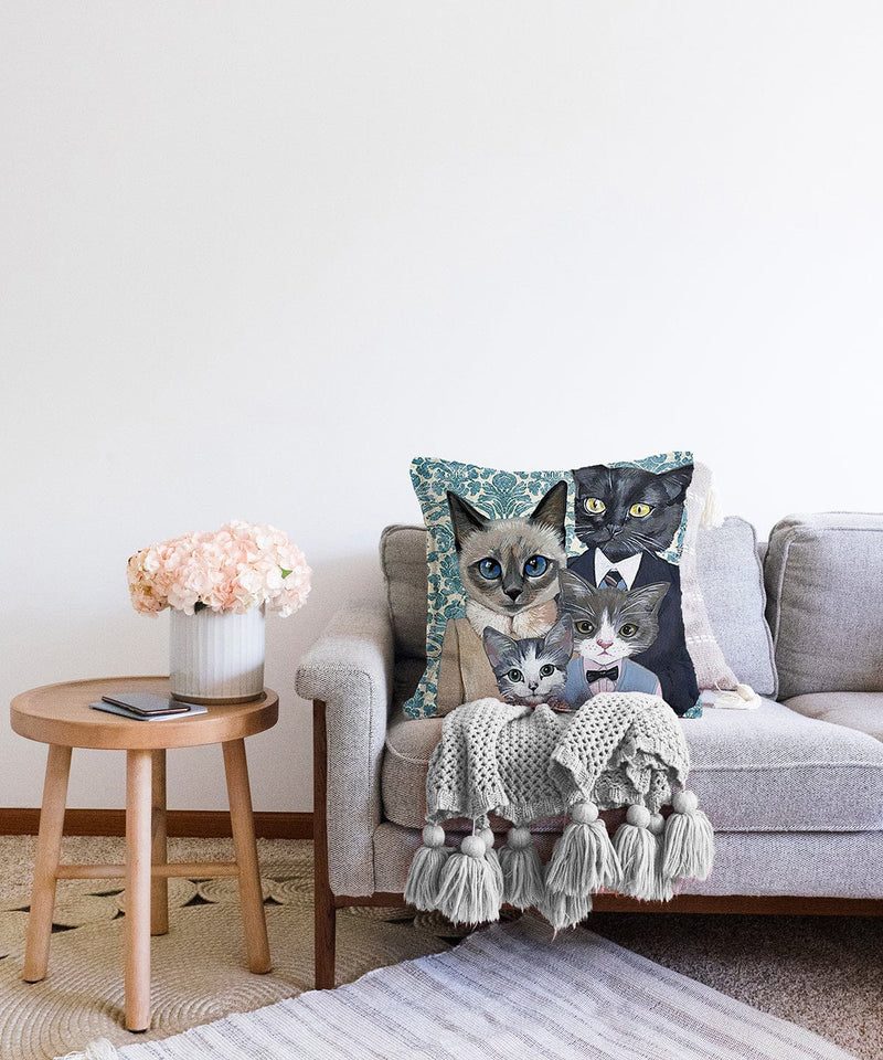 Kedi Ailesi Desenli Raşel Kadife Yastık Kırlent Kılıfı Bonvagon