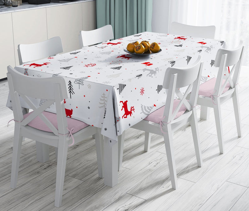 Kırmızı Geyikler ve Ağaçlar Yılbaşı Konseptli Dijital Baskılı Leke Tutmaz Masa Örtüsü Bonvagon