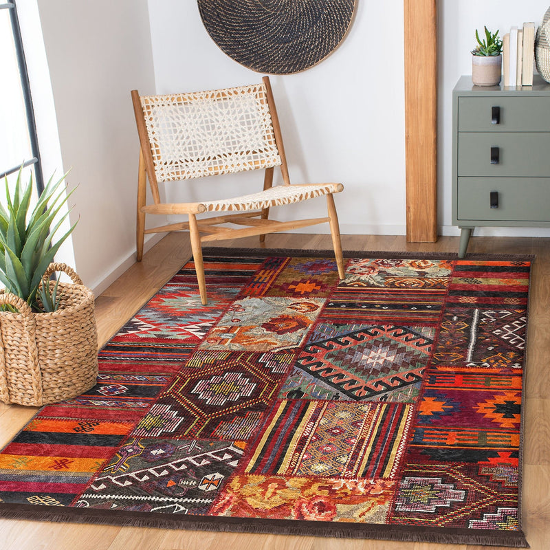 Kırmızı Patchwork Motifli Geleneksel Desenli Etnik  Dijital Baskılı Makinede Yıkanabilir Saçaklı Halı