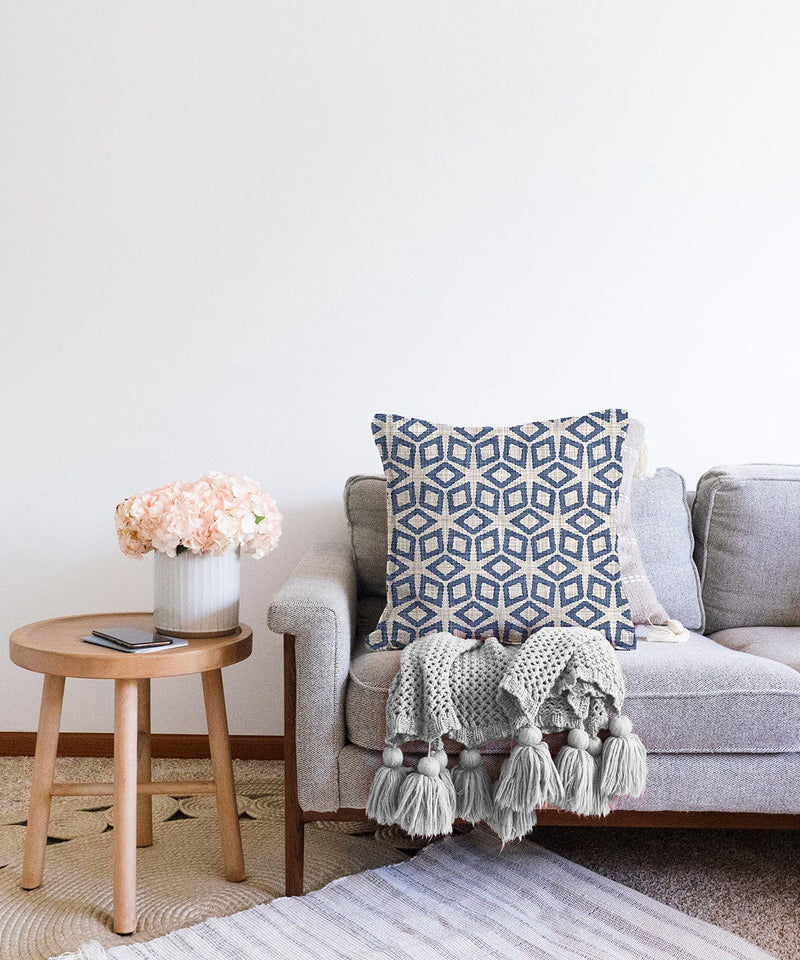 Kot Gri Zemin Üzerinde Geometrik Çizimler Özel Tasarım Raşel Kadife Kırlent Kılıfı Bonvagon