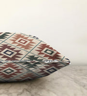 Krem Zemin Etnik Geometrik Motifli Dijital Baskılı Raşel Kadife Yastık Kırlent Kılıfı Bonvagon