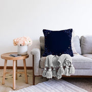 Lacivert Zeminli Çiçek Çerçeveli Dijital Baskılı Dekoratif Raşel Kadife Yastık Kırlent Kılıfı Bonvagon