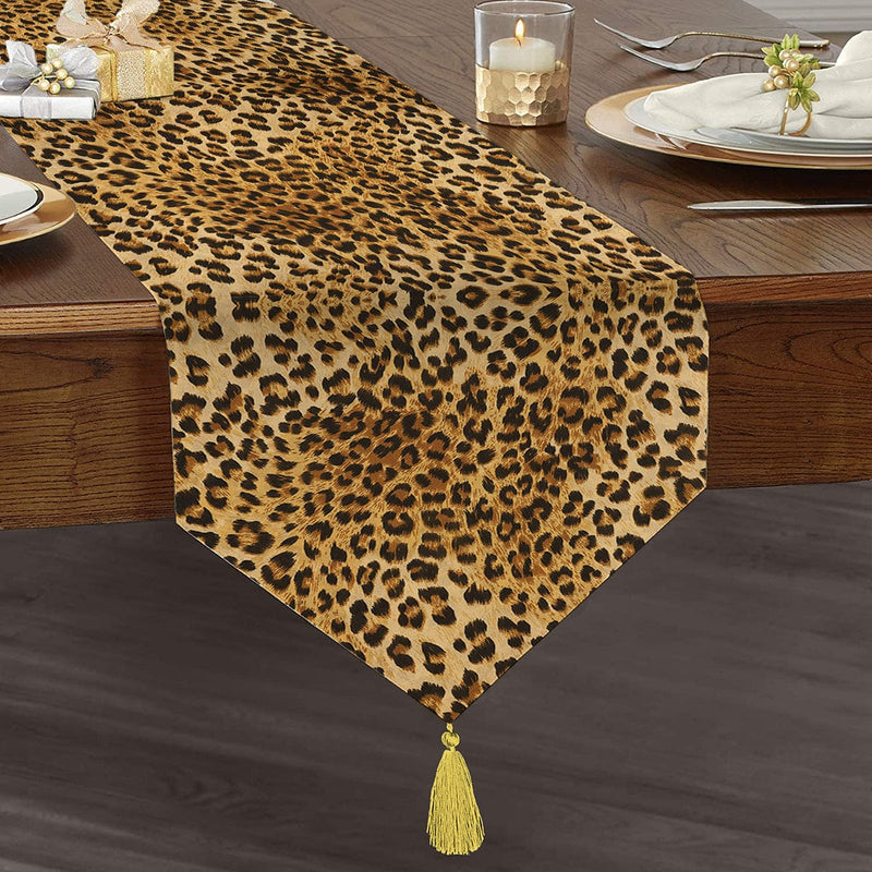 Leopar Desenli Dijital Baskılı Dekoratif Özel Tasarım Püsküllü Şönil Üçgen Runner Bonvagon