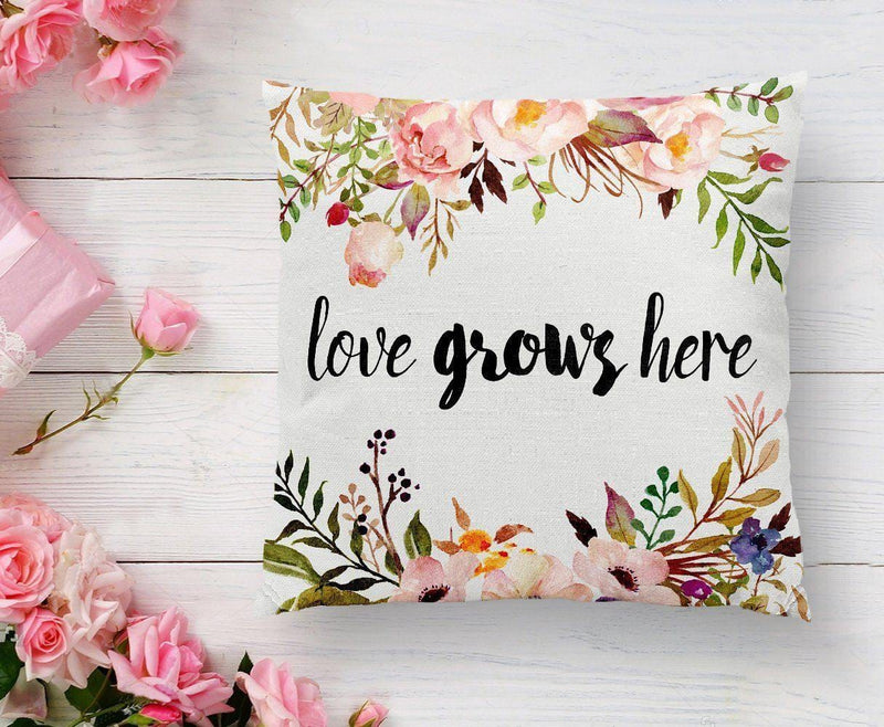 Love Grows Here Yazılı Dijital Baskılı Modern Yastık Kılıfı 43x43cm