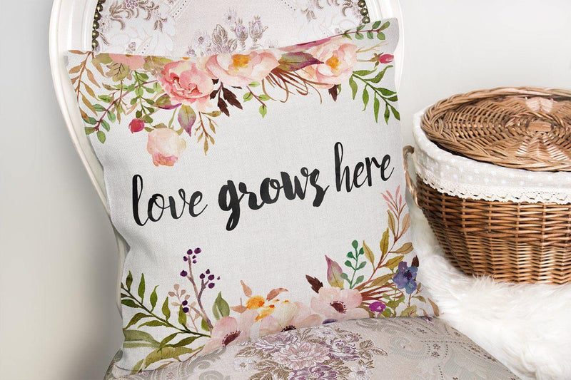 Love Grows Here Yazılı Dijital Baskılı Modern Yastık Kılıfı 43x43cm Bonvagon