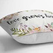 Love Grows Here Yazılı Dijital Baskılı Modern Yastık Kılıfı 43x43cm Bonvagon
