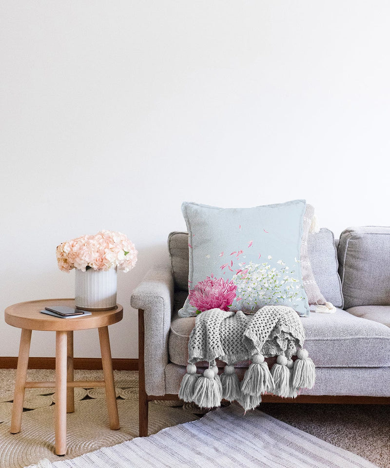 Mavi Zeminde Fuşya Beyaz Ortanca Çiçeği Dijital Baskılı Raşel Kadife Kırlent Kılıfı Bonvagon