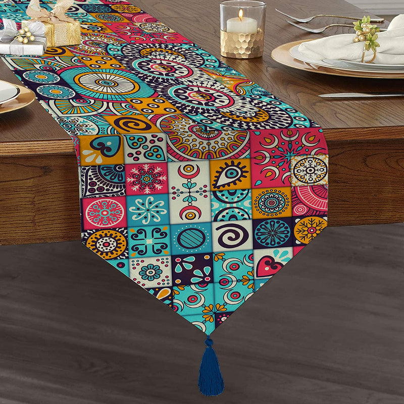 Mozaik Desenli Özel Tasarım Püsküllü Şönil Üçgen Runner Bonvagon