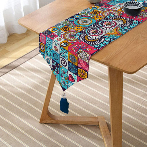 Mozaik Desenli Özel Tasarım Püsküllü Şönil Üçgen Runner Bonvagon