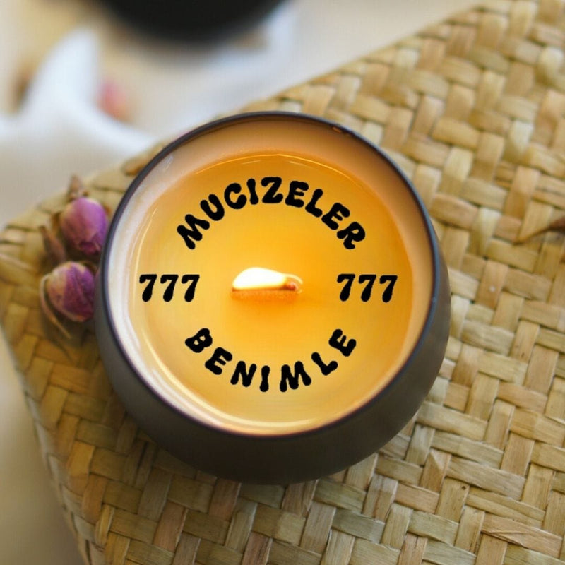 Mucizeler Benimle 777 Sürpriz Mesajlı El Yapımı Soya Mumu Bonvagon