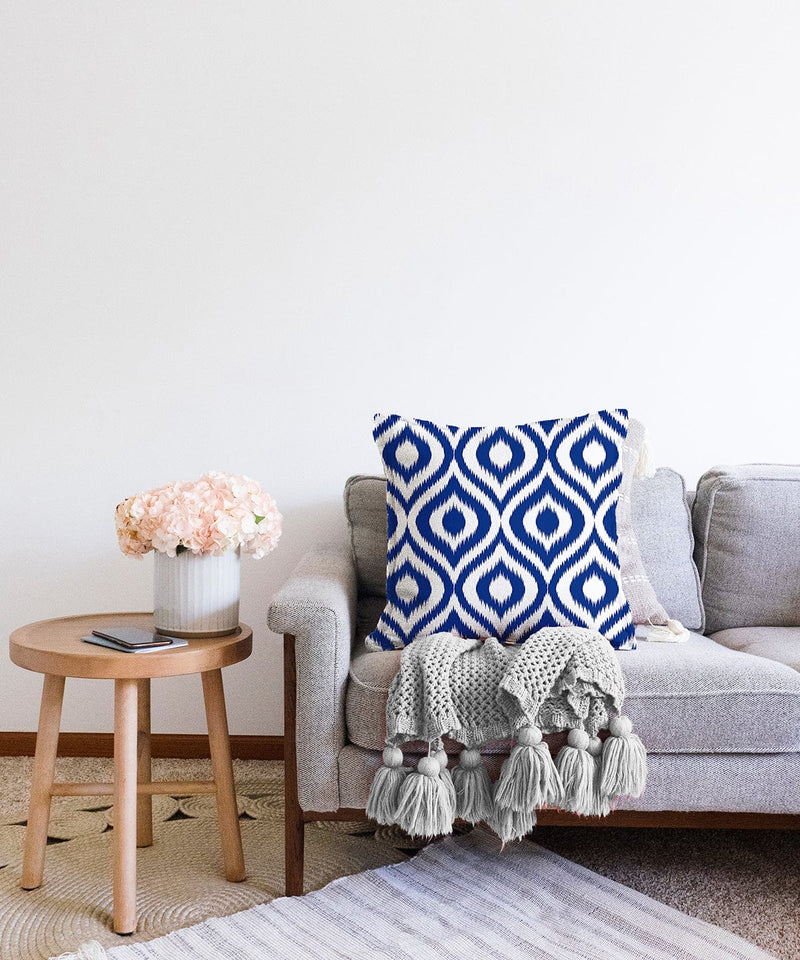 Özel Tasarım Lacivert İkat Desenli Dijital Baskılı Raşel Kadife Yastık Kırlent Kılıfı Bonvagon