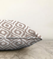 Özel Tasarım Vizon İkat Desenli Dijital Baskılı Raşel Kadife Yastık Kırlent Kılıfı Bonvagon