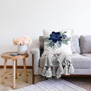 Pastel Mavi Gül Desenli Dijital Baskılı Dekoratif Raşel Kadife Yastık Kırlent Kılıfı Bonvagon