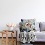 Pastel Renkli Beyaz Mavi Gül Motifleri Guaj Boya Özel Tasarımlı Yastık Kırlent Kılıfı Bonvagon