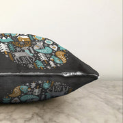 Pastel Zemin Üzerinde Yılbaşı Desenli Dijital Baskılı Modern Raşel Kadife Yastık Kırlent Kılıfı Bonvagon