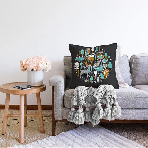 Pastel Zemin Üzerinde Yılbaşı Desenli Dijital Baskılı Modern Raşel Kadife Yastık Kırlent Kılıfı Bonvagon