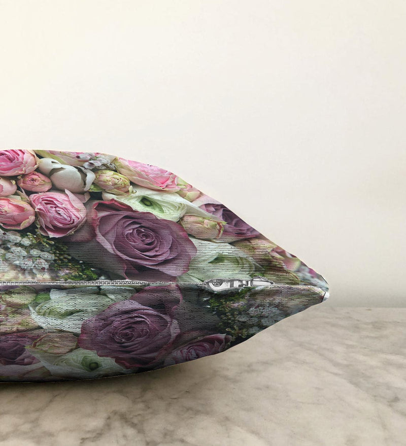 Pembe Güller Raşel Kadife Kumaş Çift Taraflı Dijital Baskılı Dekoratif Yastık Kırlent Kılıfı 43x43cm