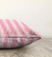 Pembe Renklerin Uyumu Modern Tasarımlı Dekoratif Raşel Kadife Yastık Kırlent Kılıfı Bonvagon