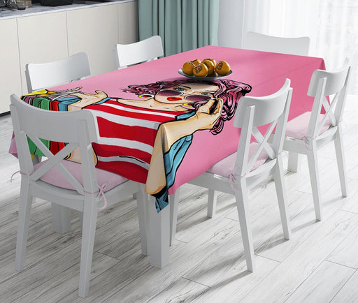 Pembe Zeminli Popart Desenli Dekoratif Leke Tutmaz Masa Örtüsü