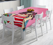 Pembe Zeminli Popart Desenli Dekoratif Leke Tutmaz Masa Örtüsü Bonvagon